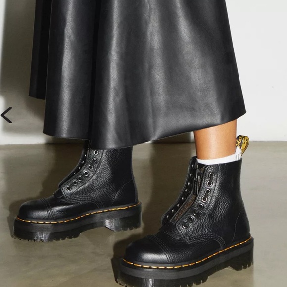 Dr. Martens SINCLAIR MILLED NAPPA LEATHER PLATFORM BOOTS - Picture 2 of 5